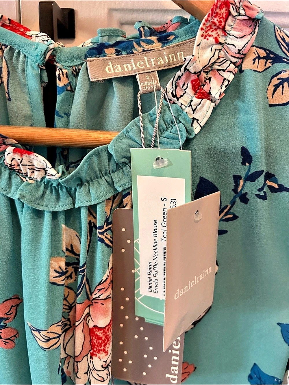 daniel rainn Emela Ruffle Neckline Blouse Floral Blue & Multicolor Small - Picture 3 of 3